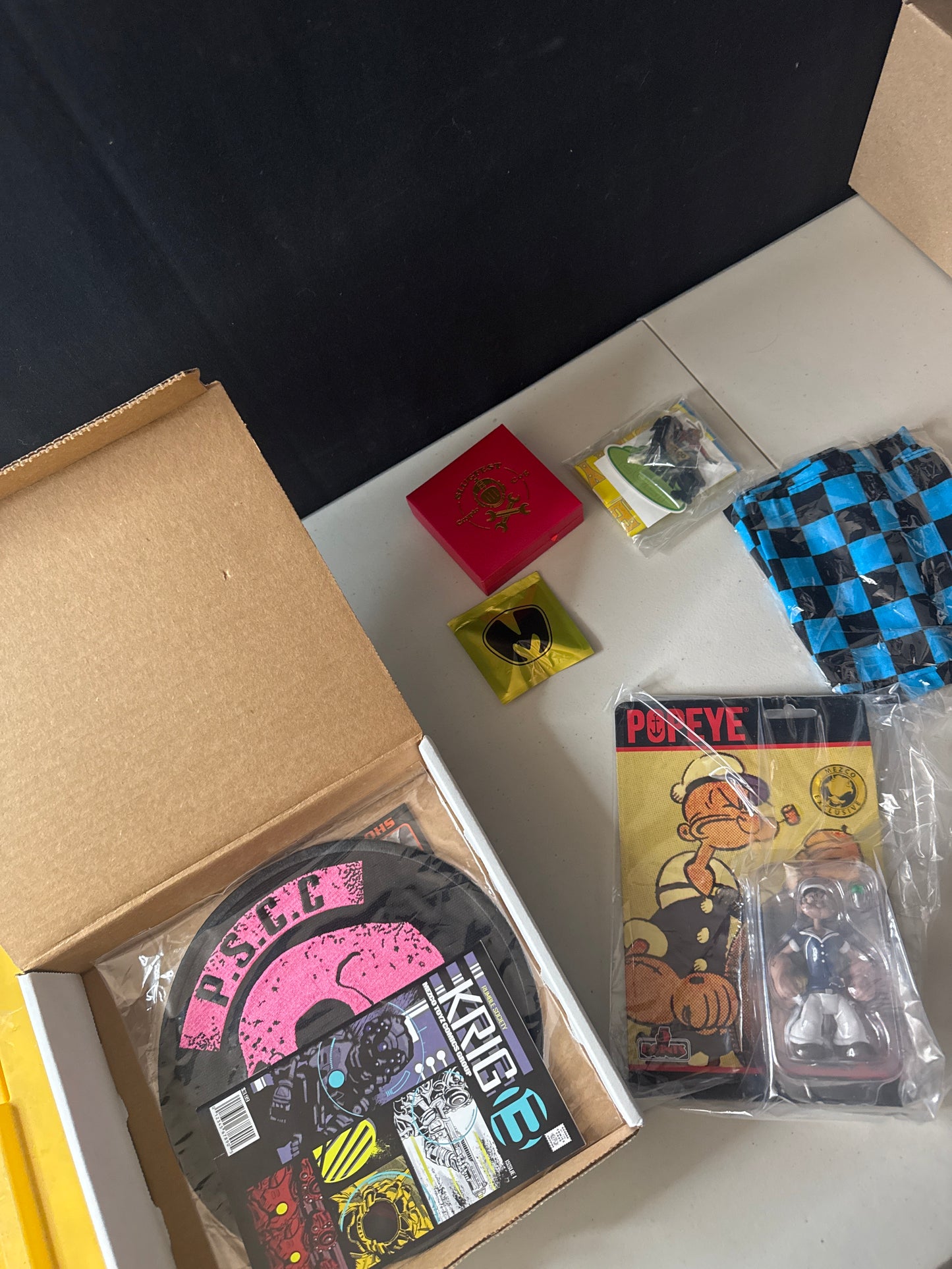 Mezco One:12 Mezco Con 2021 Summer Edition Casino High Roller Box