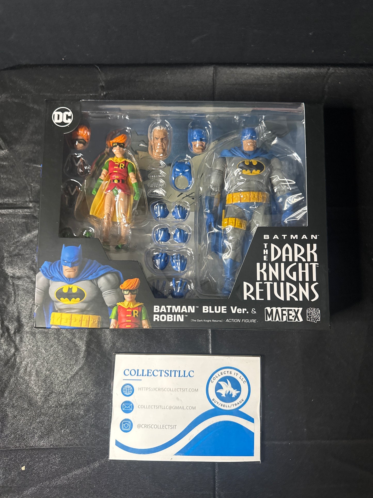 Caja Mafex Batman Blue Ver. y Robin dañada