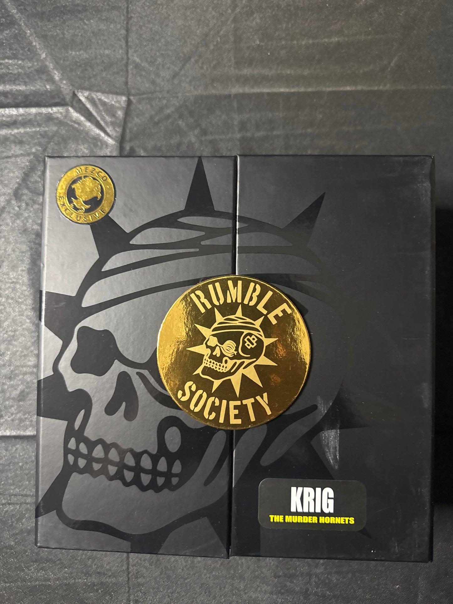 MEZCO ONE : 12   Rumble Society - Pink Skulls Chaos Club US SELLER