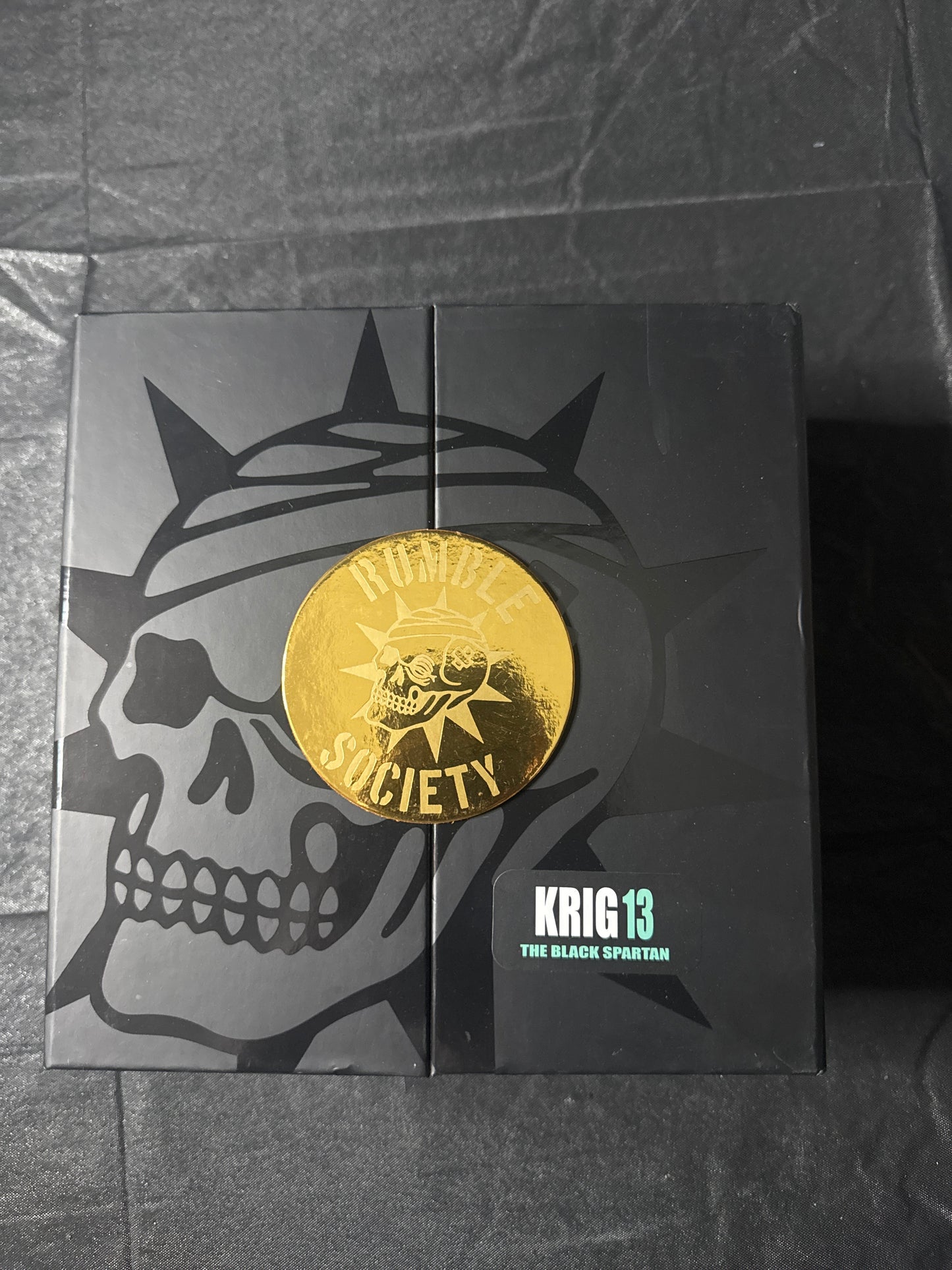 Mezco Toyz ONE:12 Collective Rumble Society KRIG 13 Black Spartan Figure New