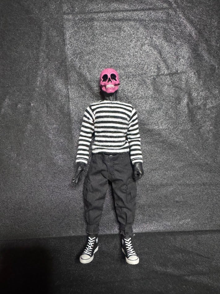 mezco one 12 pink skull
