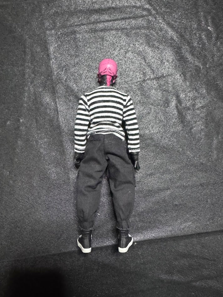 mezco one 12 pink skull