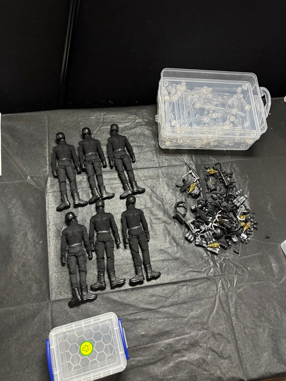 Mezco Black Skulls Army